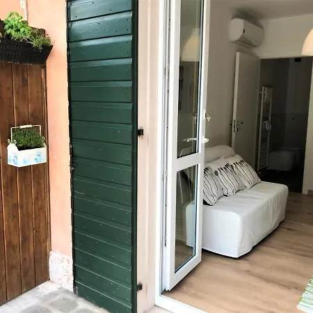 Corner Gelsomino Konukevi Cavalcaselle